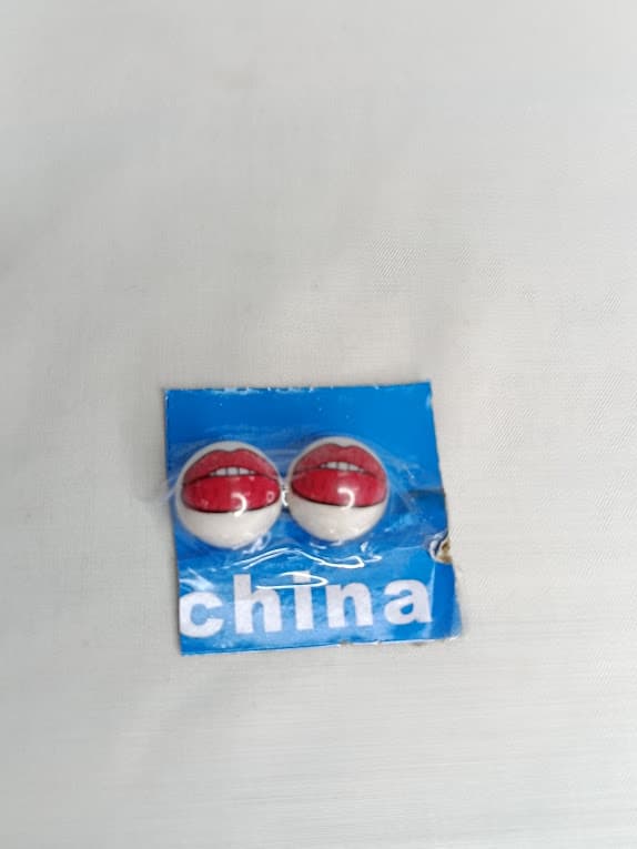 Tutup Pentil Emote Bibir – 1